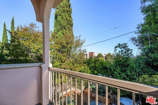 10810 Rochester Avenue, Los Angeles, CA 90024