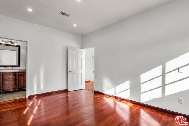 10810 Rochester Avenue, Los Angeles, CA 90024