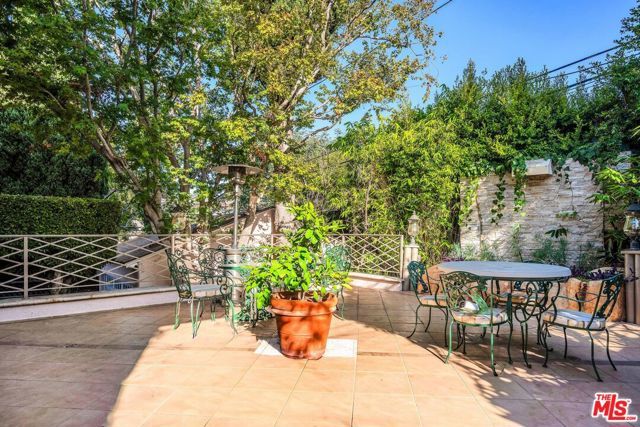 10810 Rochester Avenue, Los Angeles, CA 90024