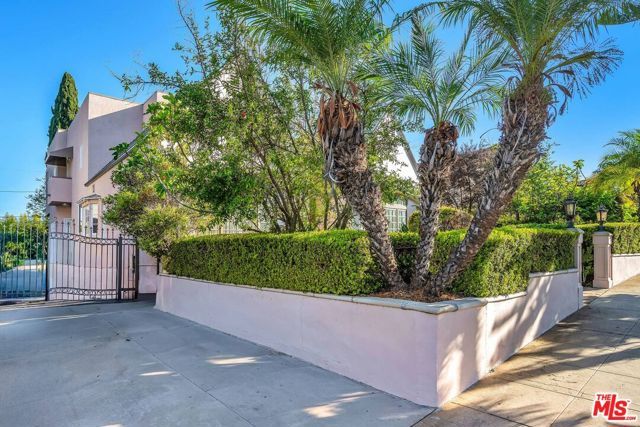 10810 Rochester Avenue, Los Angeles, CA 90024
