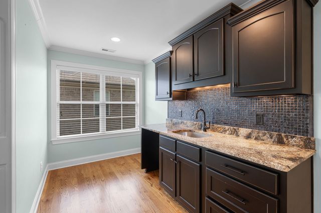 8027 Fenwick Ln, Spring Hill, TN 37174