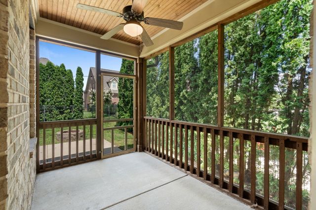 8027 Fenwick Ln, Spring Hill, TN 37174