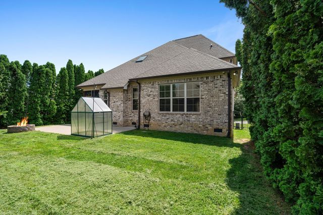 8027 Fenwick Ln, Spring Hill, TN 37174