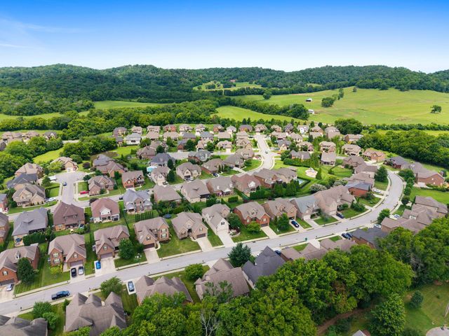 8027 Fenwick Ln, Spring Hill, TN 37174