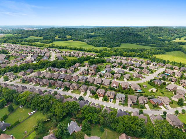 8027 Fenwick Ln, Spring Hill, TN 37174