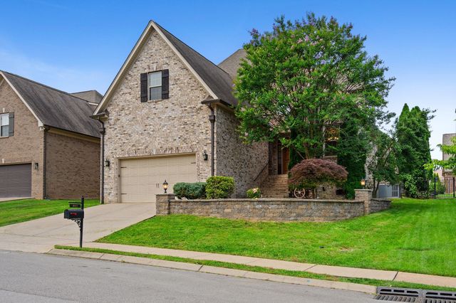 8027 Fenwick Ln, Spring Hill, TN 37174