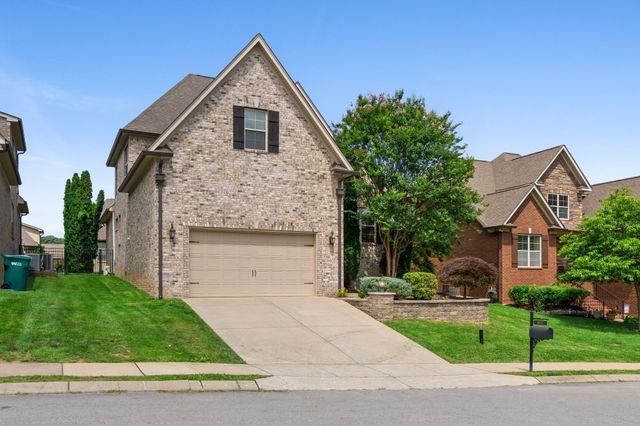 8027 Fenwick Ln, Spring Hill, TN 37174