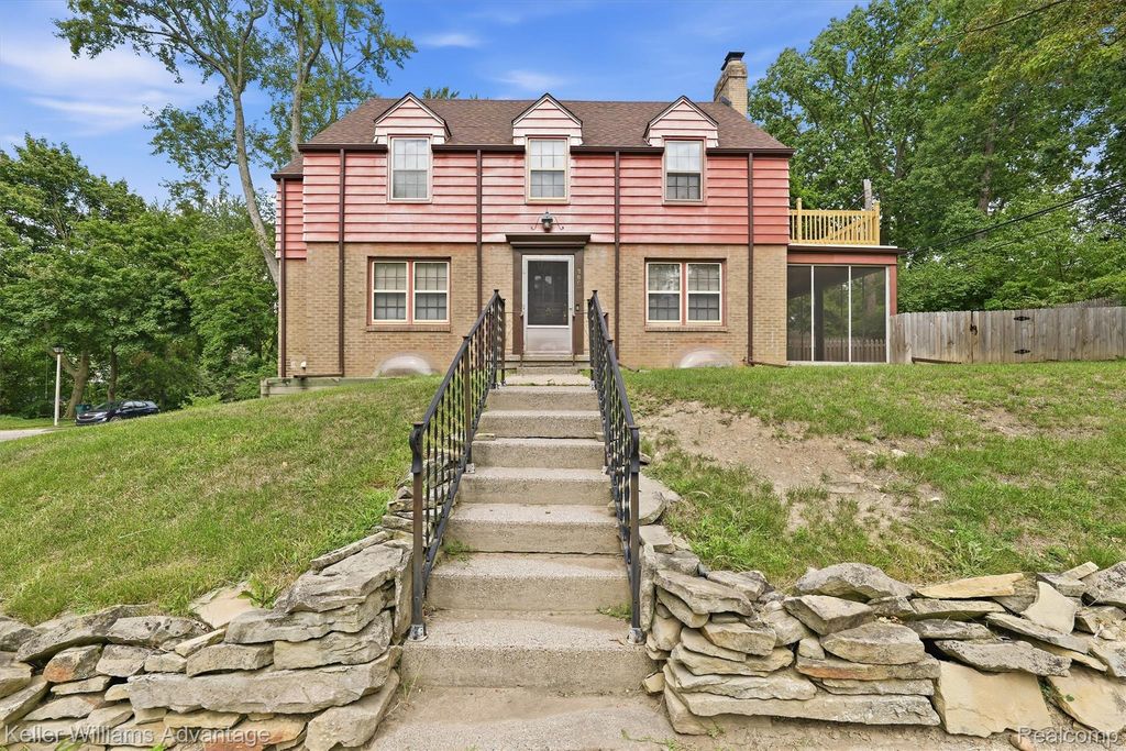 360 Centerlawn Street, East Lansing, MI 48823
