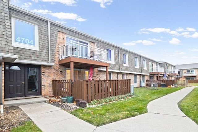 4704 Euclid Avenue 1B, Rolling Meadows, IL 60008