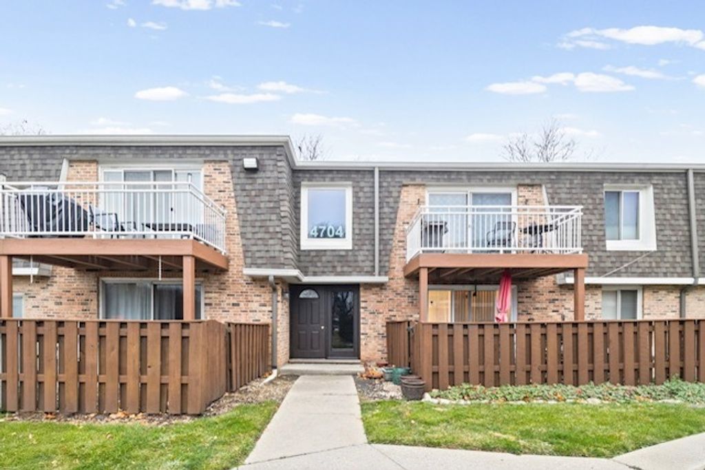4704 Euclid Avenue 1B, Rolling Meadows, IL 60008