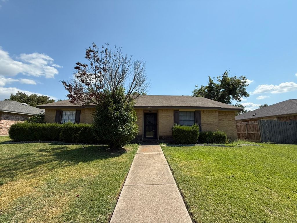 8814 Doliver Drive, Rowlett, TX 75088