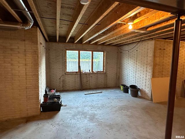 10525 Two Mile Road, Thomson, IL 61285