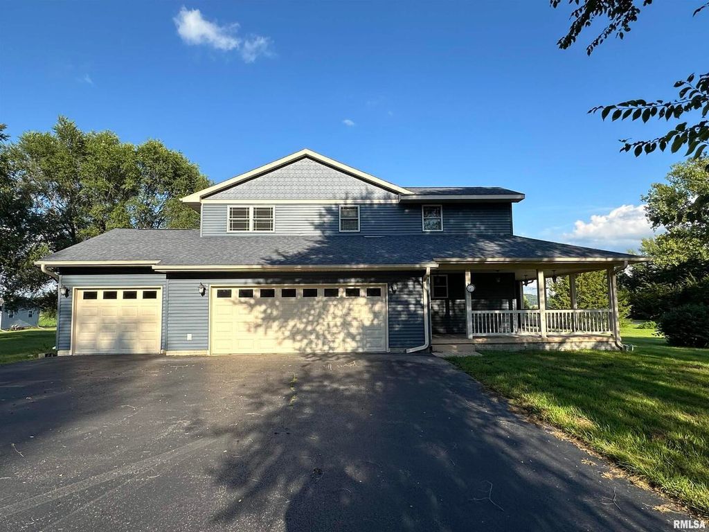 Image 3 of property listing at 10525 Two Mile Road, Thomson, IL 61285