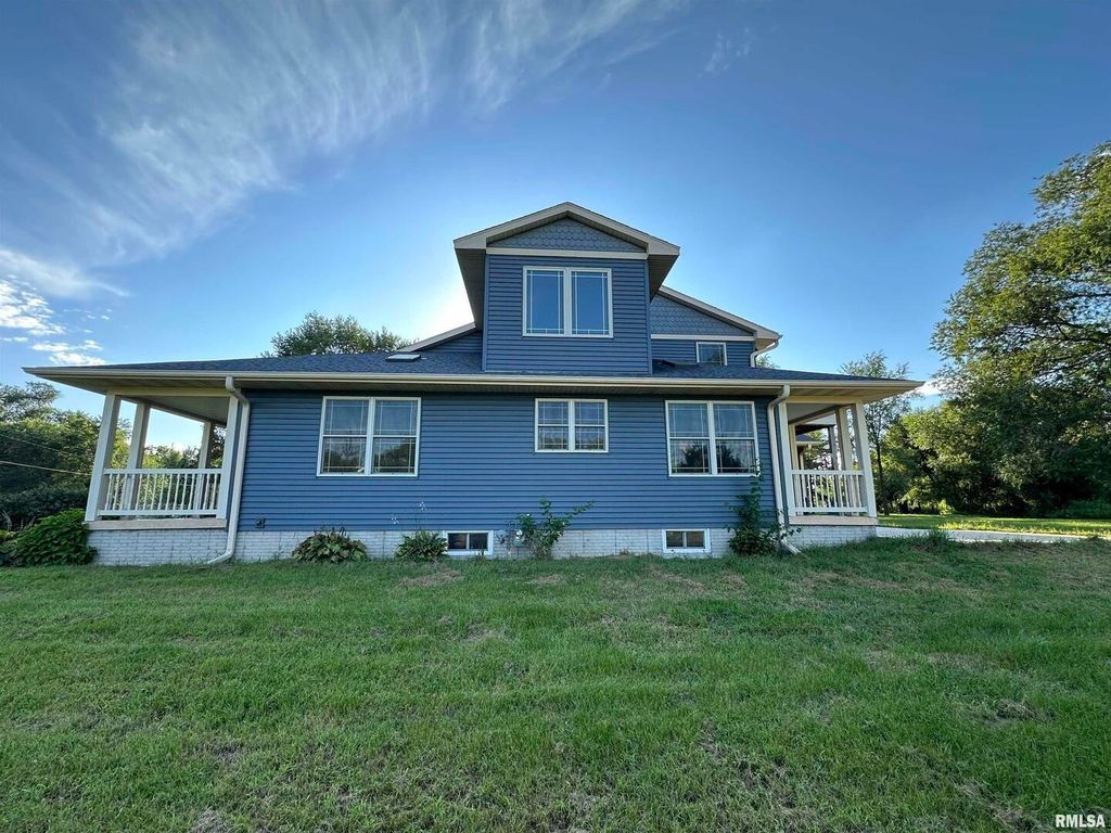 Image 5 of property listing at 10525 Two Mile Road, Thomson, IL 61285