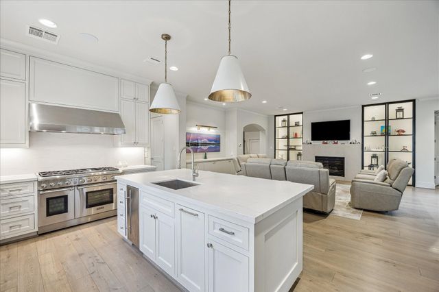 10106 Meadow Lake Lane, Houston, TX 77042