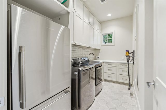 10106 Meadow Lake Lane, Houston, TX 77042