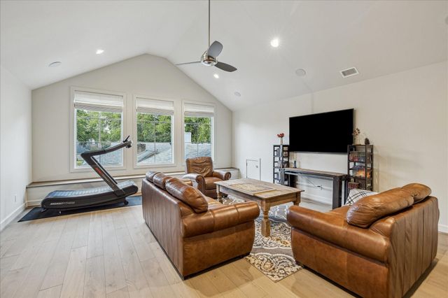 10106 Meadow Lake Lane, Houston, TX 77042