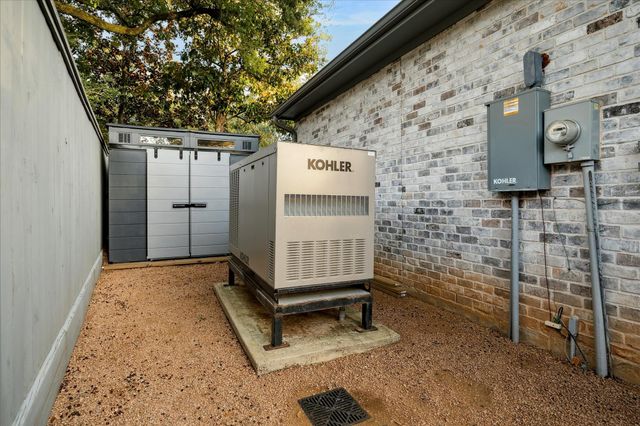 10106 Meadow Lake Lane, Houston, TX 77042