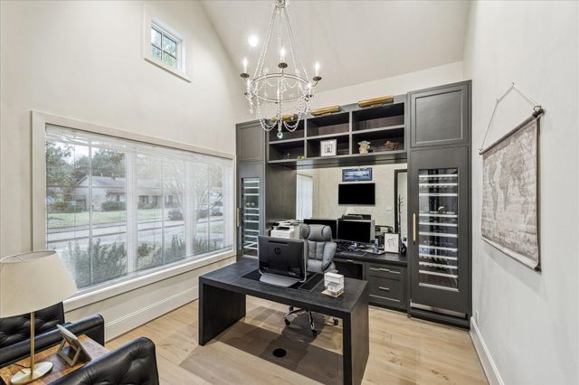 10106 Meadow Lake Lane, Houston, TX 77042