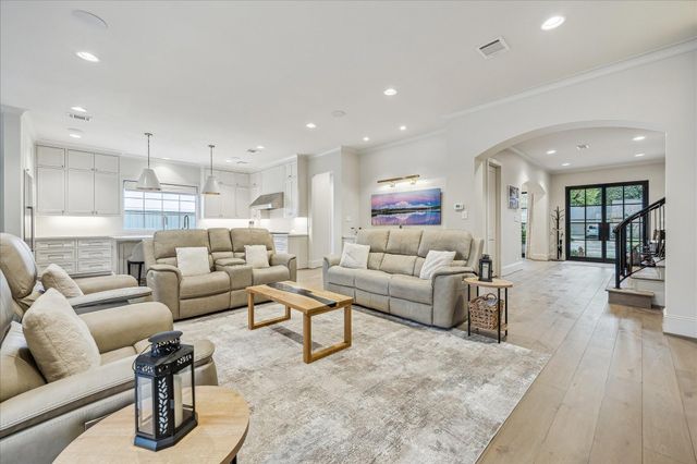 10106 Meadow Lake Lane, Houston, TX 77042