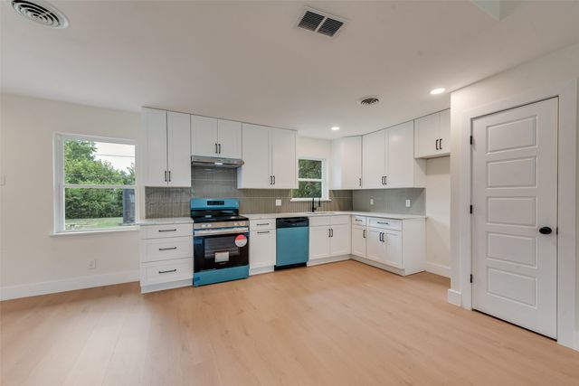 104 Dupont Circle, Fort Worth, TX 76134