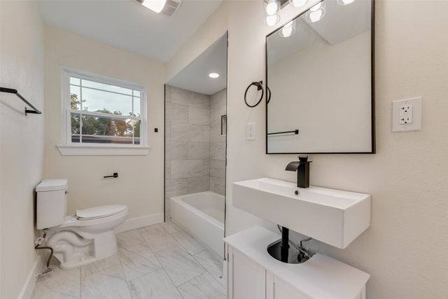 104 Dupont Circle, Fort Worth, TX 76134