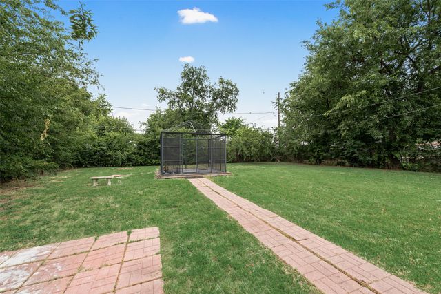 104 Dupont Circle, Fort Worth, TX 76134