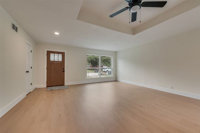 104 Dupont Circle, Fort Worth, TX 76134