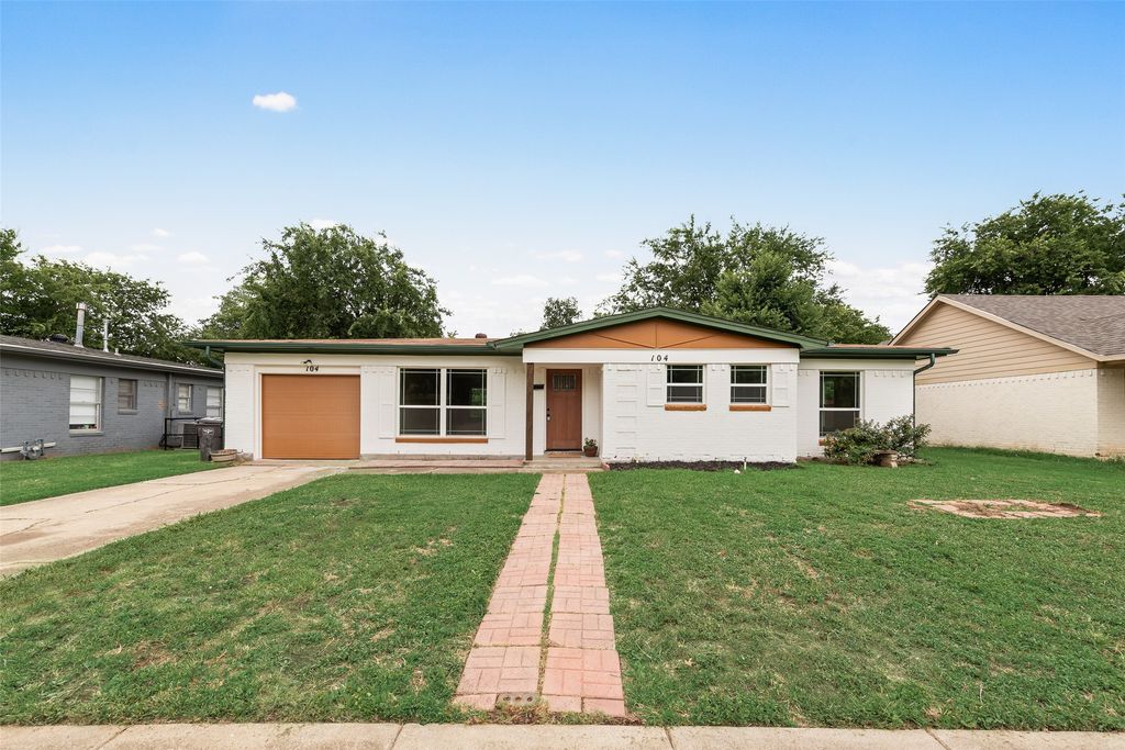 104 Dupont Circle, Fort Worth, TX 76134