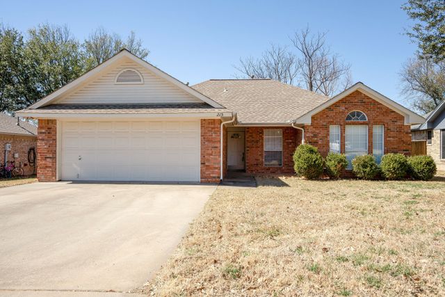 215 Linda Street, Aubrey, TX 76227