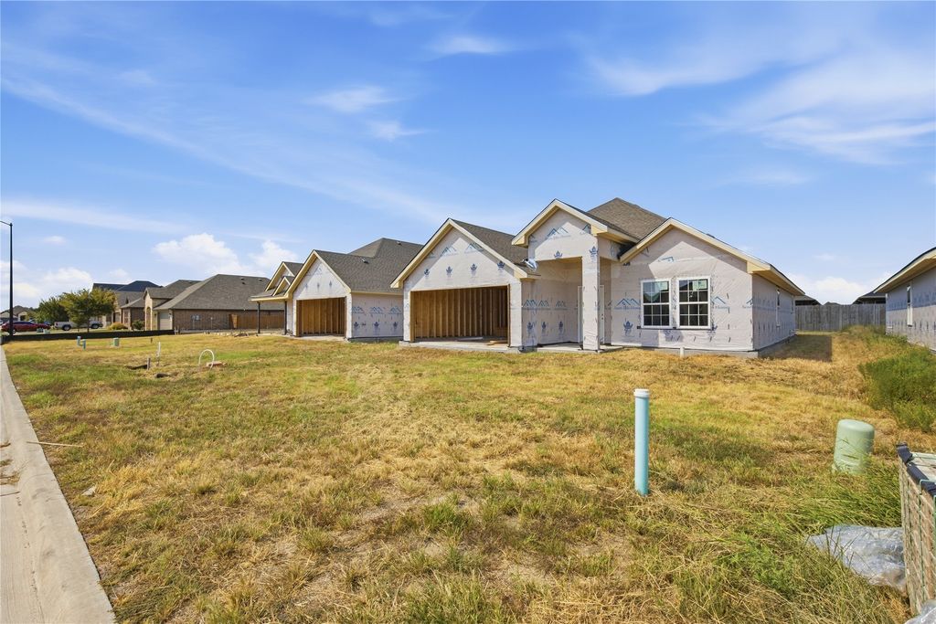 804 Moseley Lane, Greenville, TX 75402