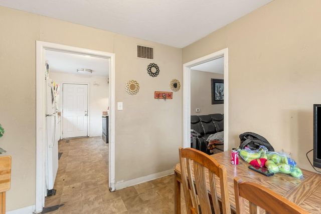 2454 Empress St, Sacramento, CA 95815