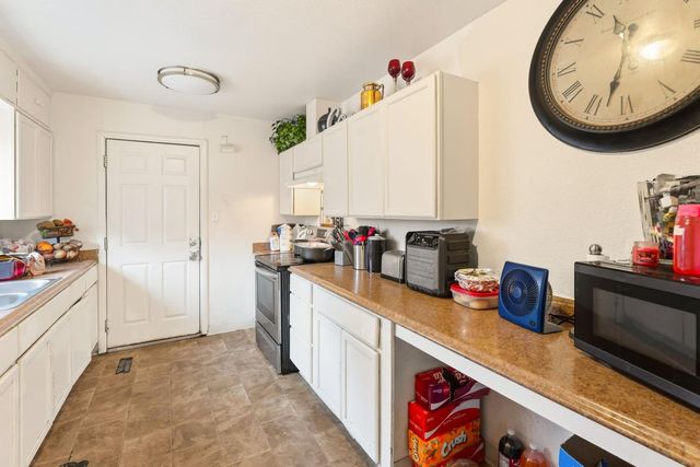 2454 Empress St, Sacramento, CA 95815