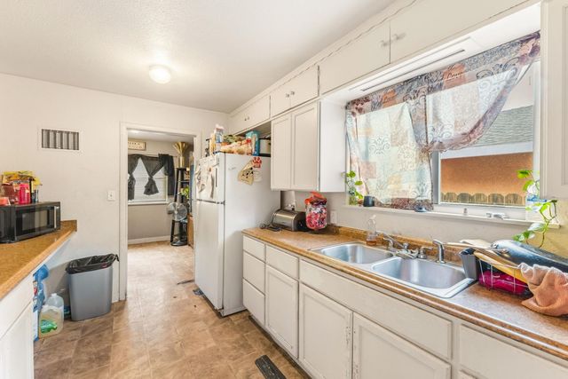 2454 Empress St, Sacramento, CA 95815