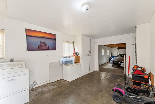 2454 Empress St, Sacramento, CA 95815