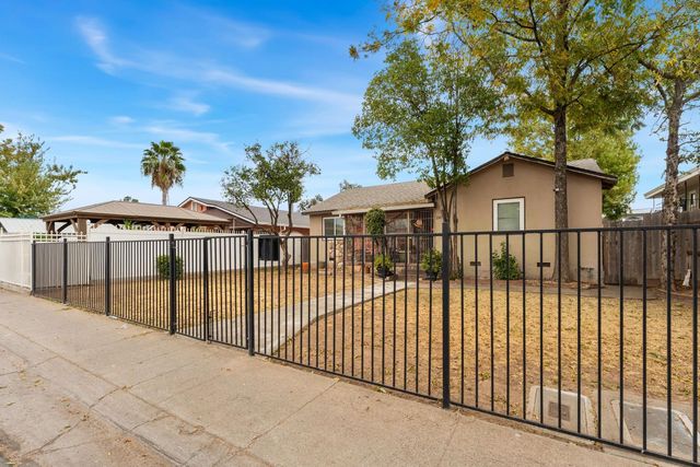 2454 Empress St, Sacramento, CA 95815