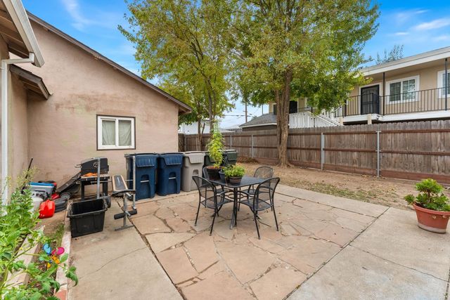 2454 Empress St, Sacramento, CA 95815