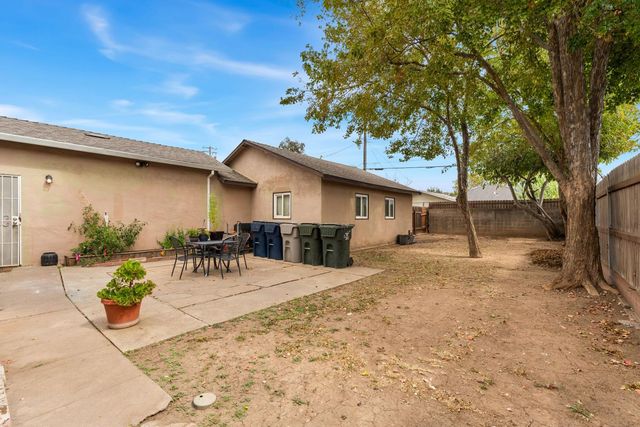 2454 Empress St, Sacramento, CA 95815