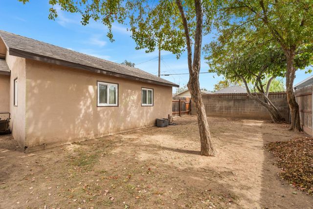 2454 Empress St, Sacramento, CA 95815