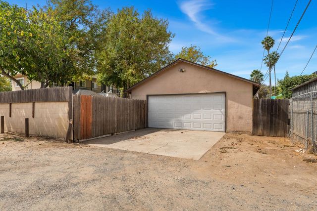 2454 Empress St, Sacramento, CA 95815
