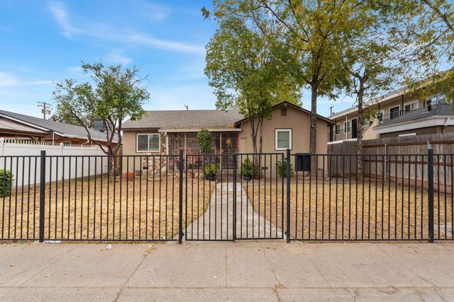 2454 Empress St, Sacramento, CA 95815