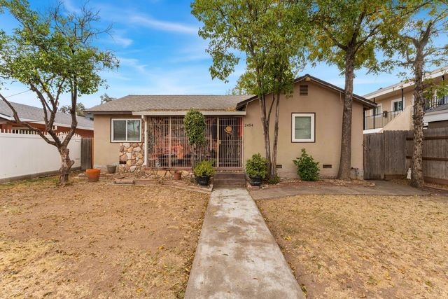 2454 Empress St, Sacramento, CA 95815