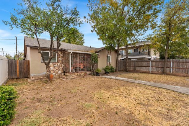 2454 Empress St, Sacramento, CA 95815