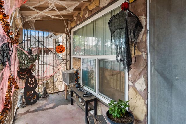 2454 Empress St, Sacramento, CA 95815