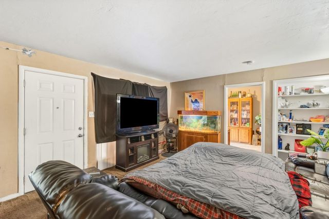 2454 Empress St, Sacramento, CA 95815