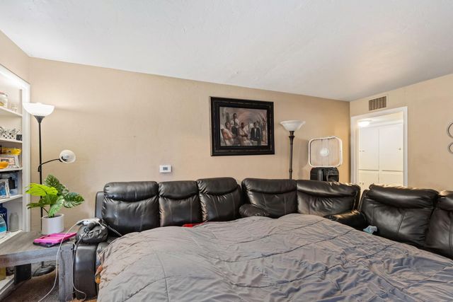 2454 Empress St, Sacramento, CA 95815