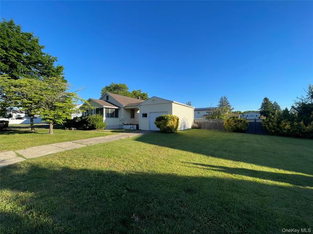 185 Seward Street, West Babylon, NY 11704