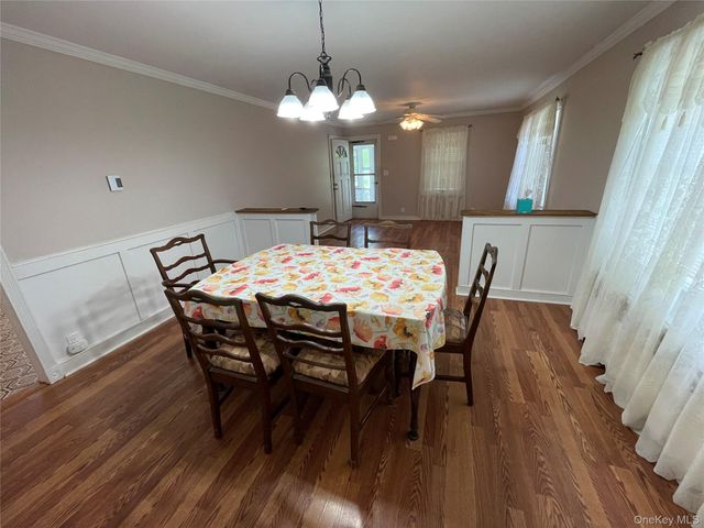 185 Seward Street, West Babylon, NY 11704