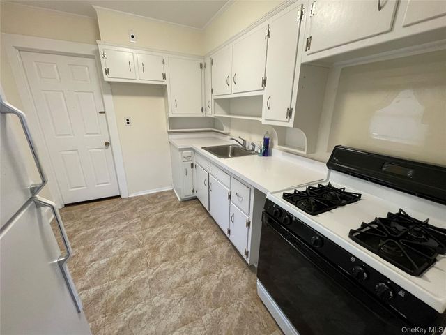 185 Seward Street, West Babylon, NY 11704