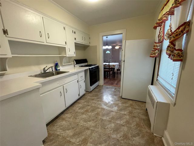 185 Seward Street, West Babylon, NY 11704